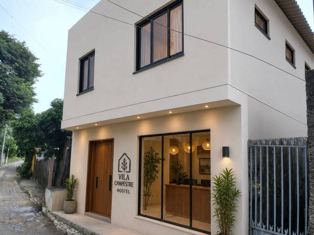 Commercial in Prédio para reforma potencial para Pousada e hostel 5 min do centro